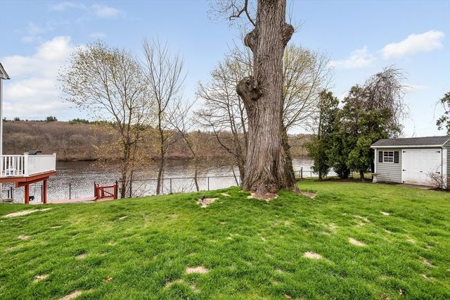 821 Merrimack Ave, Dracut, MA 01826