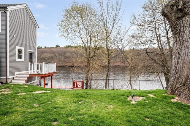 821 Merrimack Ave, Dracut, MA 01826