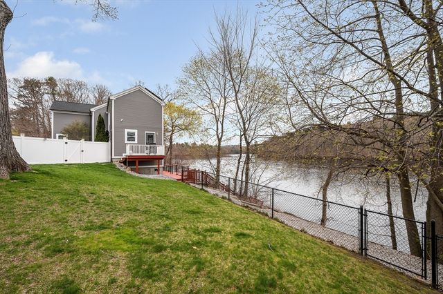 821 Merrimack Ave, Dracut, MA 01826