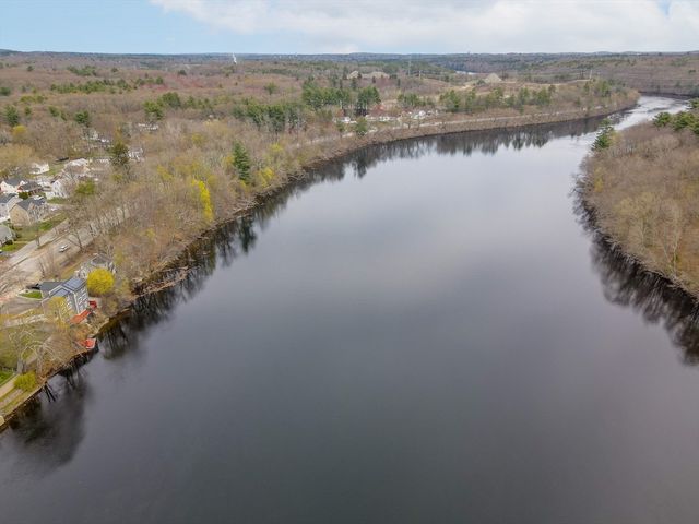 821 Merrimack Ave, Dracut, MA 01826