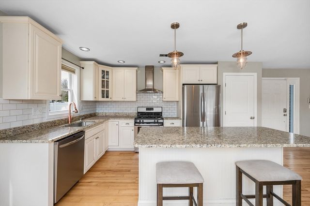 821 Merrimack Ave, Dracut, MA 01826