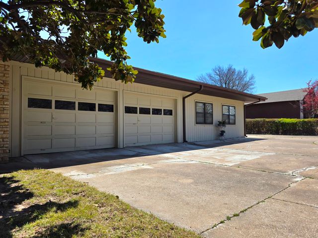 1800 Rockdale Boulevard, Miami, OK 74354
