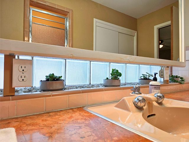 1800 Rockdale Boulevard, Miami, OK 74354