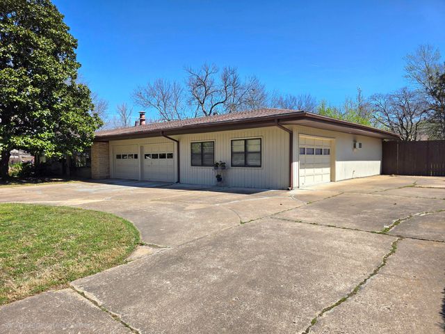 1800 Rockdale Boulevard, Miami, OK 74354