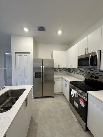 12868 SW 232nd Ter ., Homestead, FL 33032