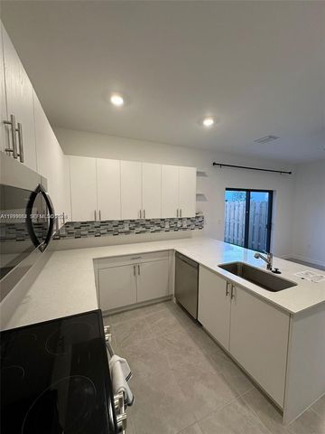 12868 SW 232nd Ter ., Homestead, FL 33032