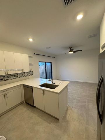 12868 SW 232nd Ter ., Homestead, FL 33032