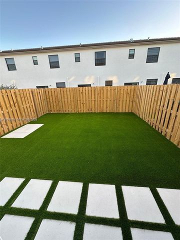 12868 SW 232nd Ter ., Homestead, FL 33032