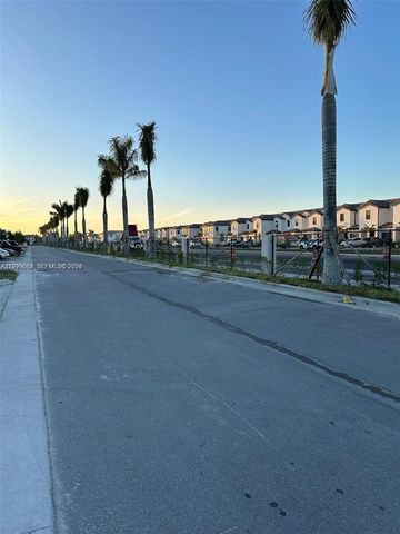 12868 SW 232nd Ter ., Homestead, FL 33032