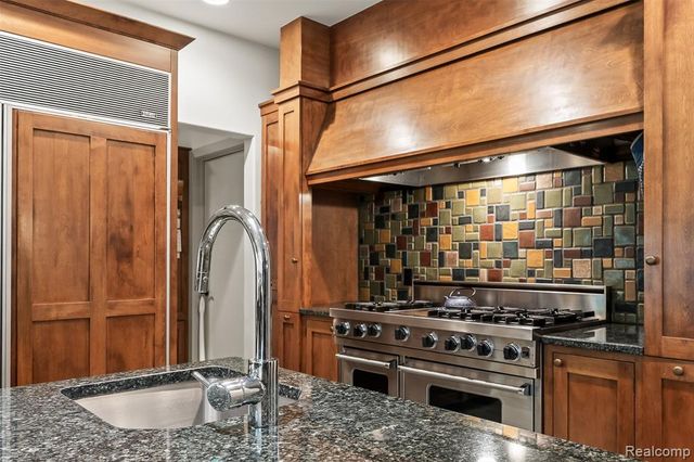 1800 Tiverton Road, Bloomfield Hills, MI 48304