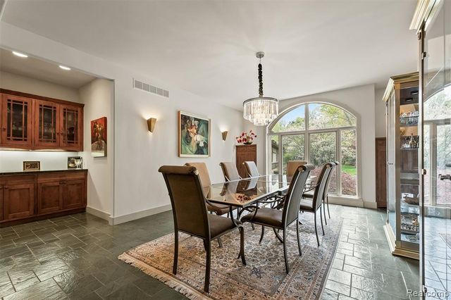 1800 Tiverton Road, Bloomfield Hills, MI 48304