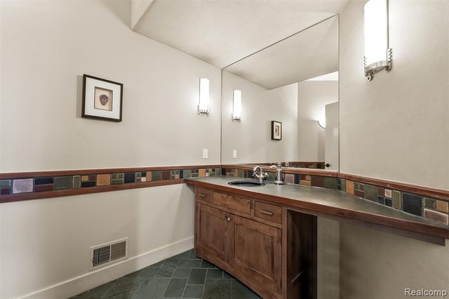 1800 Tiverton Road, Bloomfield Hills, MI 48304