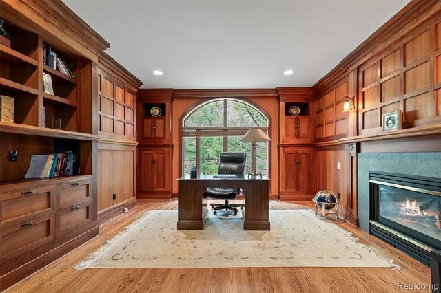 1800 Tiverton Road, Bloomfield Hills, MI 48304