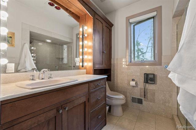 1800 Tiverton Road, Bloomfield Hills, MI 48304