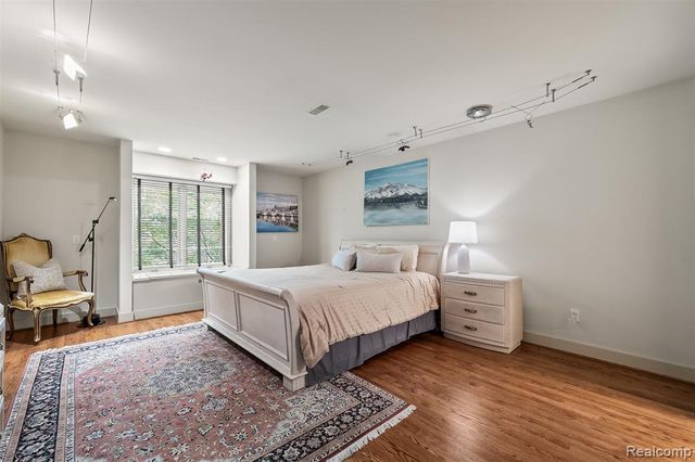 1800 Tiverton Road, Bloomfield Hills, MI 48304
