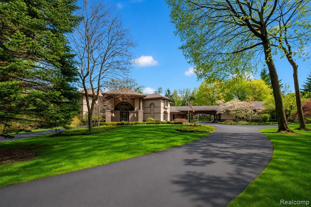 1800 Tiverton Road, Bloomfield Hills, MI 48304