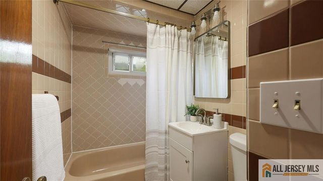 20 Crosby Avenue, Edison, NJ 08817