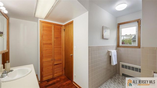 20 Crosby Avenue, Edison, NJ 08817
