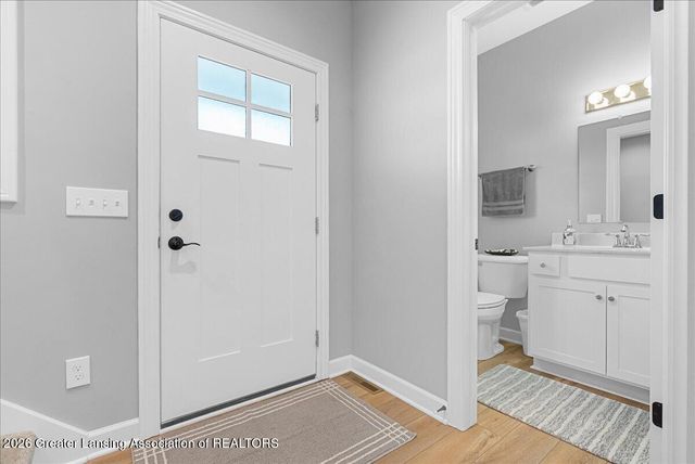 15297 Sherwood Lane, Lansing, MI 48906
