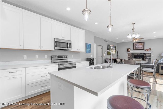 15297 Sherwood Lane, Lansing, MI 48906