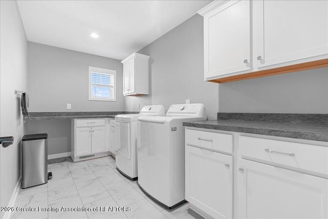 15297 Sherwood Lane, Lansing, MI 48906