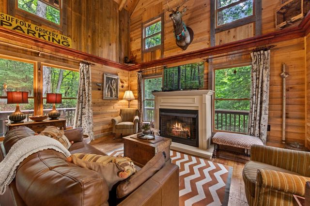 184 Fightingtown Drive, Blue Ridge, GA 30513