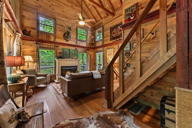 184 Fightingtown Drive, Blue Ridge, GA 30513