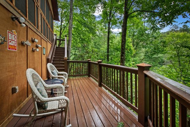 184 Fightingtown Drive, Blue Ridge, GA 30513