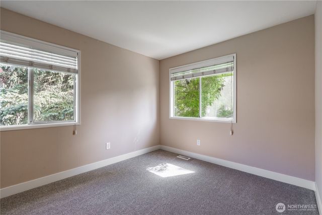 902 52nd Street SE, Auburn, WA 98092