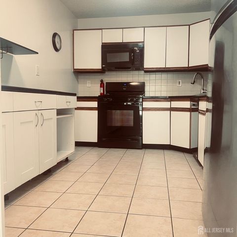 15 Goodwin Drive, North Brunswick, NJ 08902