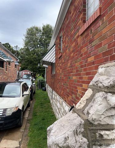 1533 Gieseking Lane, St Louis, MO 63147