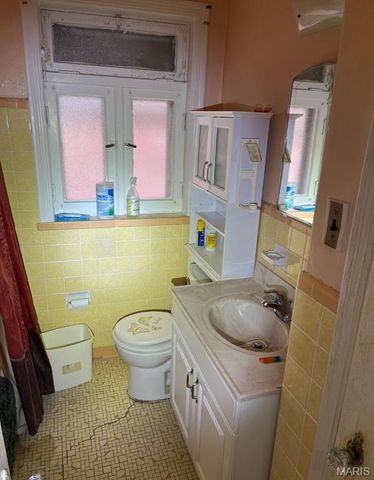 1533 Gieseking Lane, St Louis, MO 63147