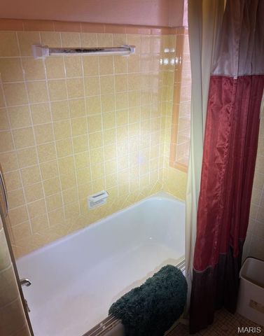 1533 Gieseking Lane, St Louis, MO 63147