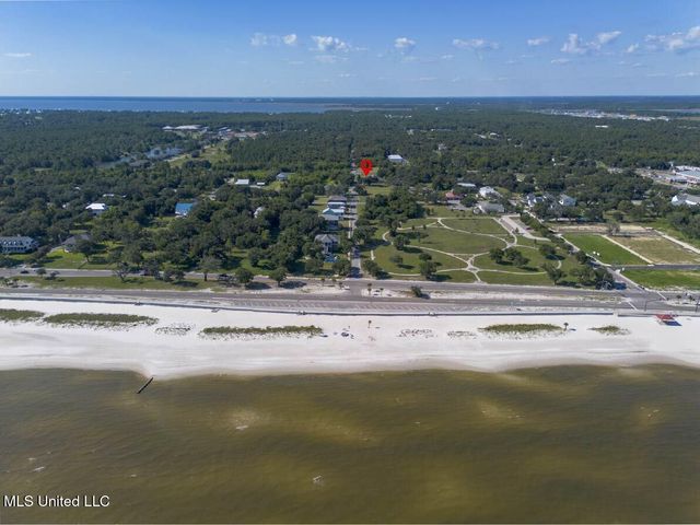236 Clarence Avenue, Pass Christian, MS 39571