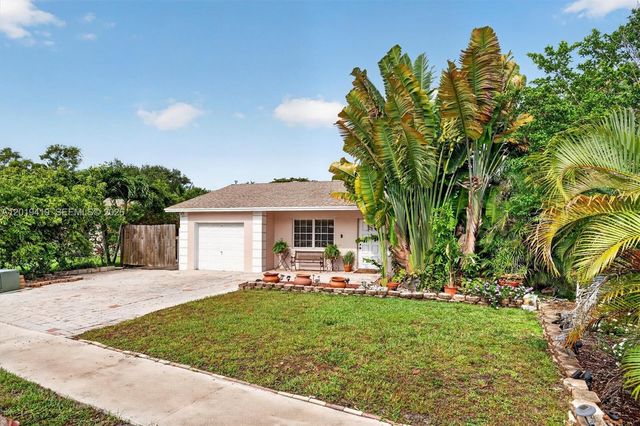 9600 Richmond Cir, Boca Raton, FL 33434