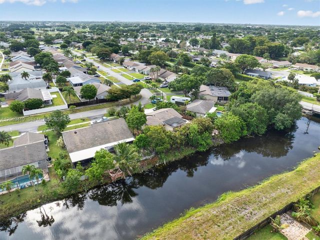 9600 Richmond Cir, Boca Raton, FL 33434