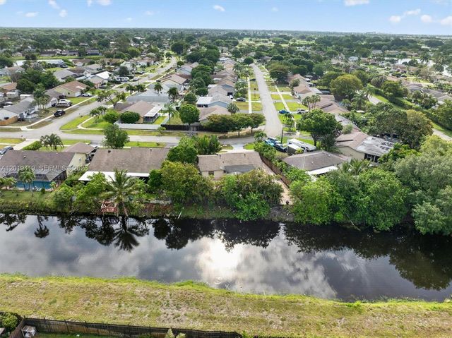 9600 Richmond Cir, Boca Raton, FL 33434