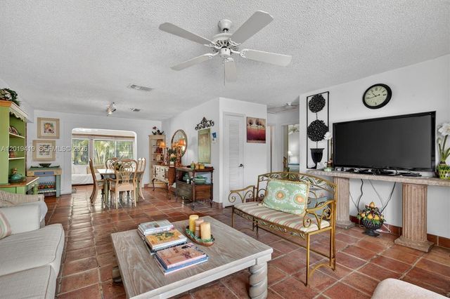 9600 Richmond Cir, Boca Raton, FL 33434