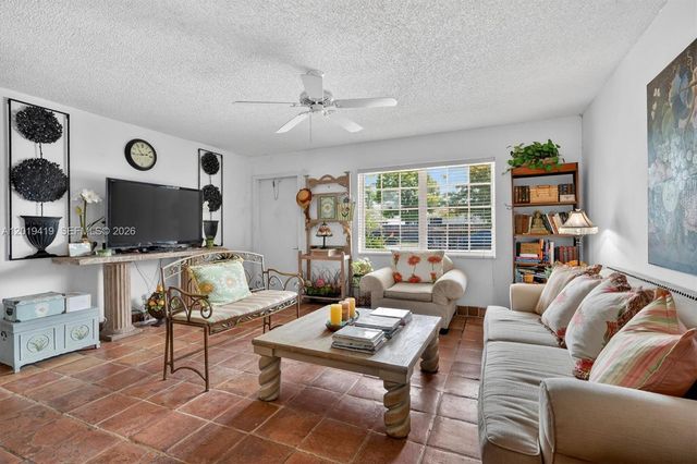 9600 Richmond Cir, Boca Raton, FL 33434