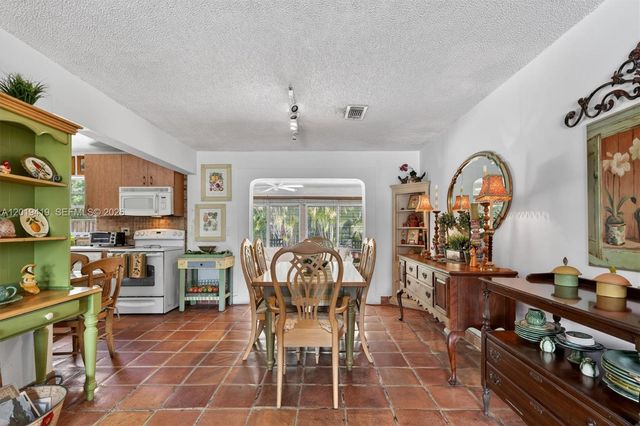 9600 Richmond Cir, Boca Raton, FL 33434
