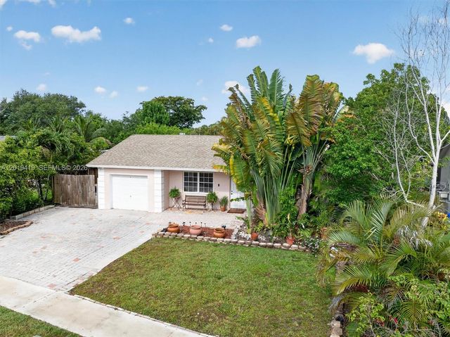 9600 Richmond Cir, Boca Raton, FL 33434