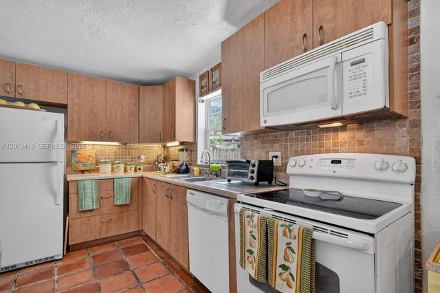 9600 Richmond Cir, Boca Raton, FL 33434