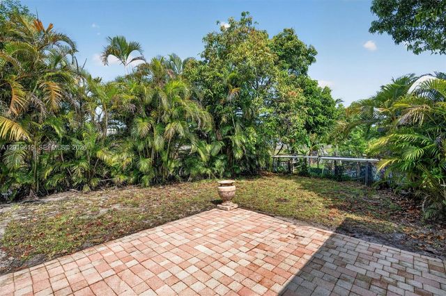9600 Richmond Cir, Boca Raton, FL 33434