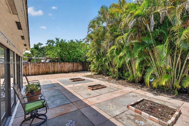 9600 Richmond Cir, Boca Raton, FL 33434