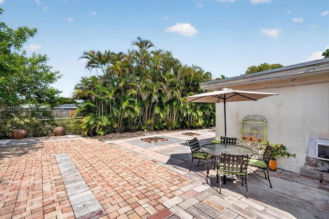 9600 Richmond Cir, Boca Raton, FL 33434