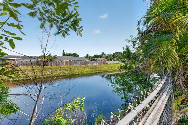 9600 Richmond Cir, Boca Raton, FL 33434