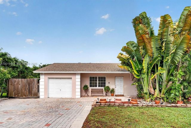 9600 Richmond Cir, Boca Raton, FL 33434