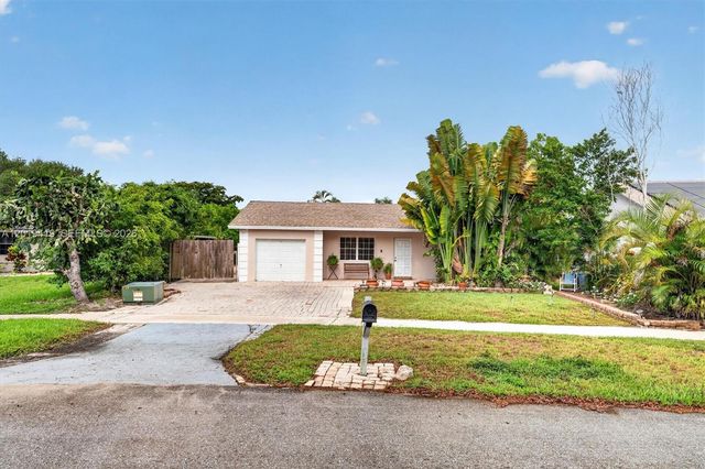 9600 Richmond Cir, Boca Raton, FL 33434
