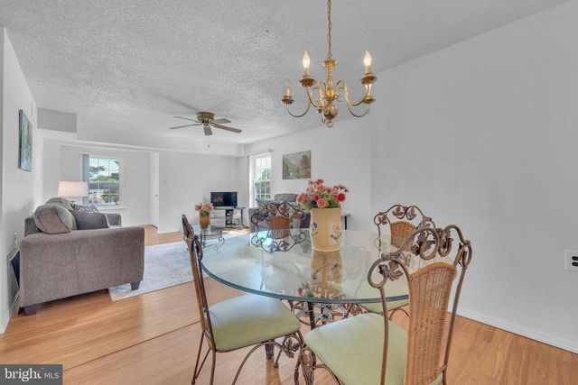 44 VILLAGE LN, Mount Laurel, NJ 08054