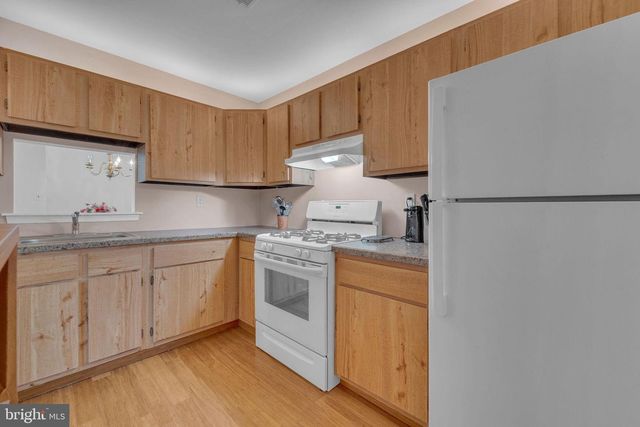 44 VILLAGE LN, Mount Laurel, NJ 08054